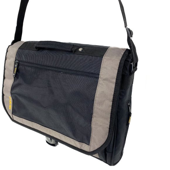 TARGUS Laptop/Mobile Messenger Shoulder Bag - Picture 5 of 16